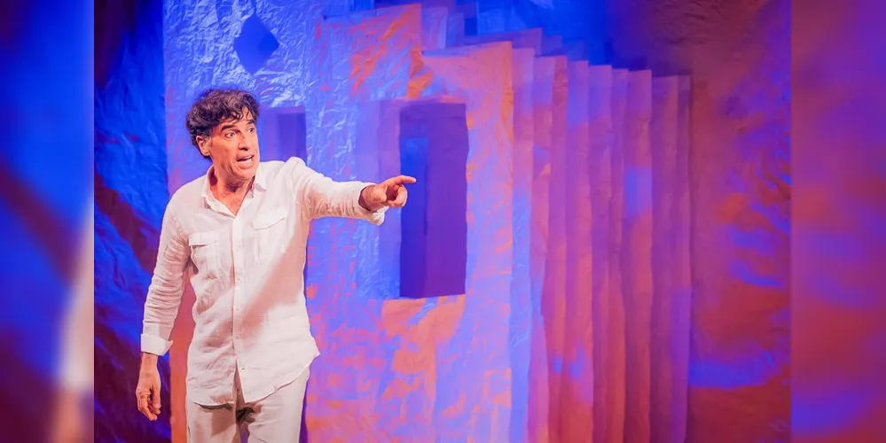 Paulo Betti encerra a programação do 53º Fenata com a apresentação de sua peça Autobiografia Autorizada