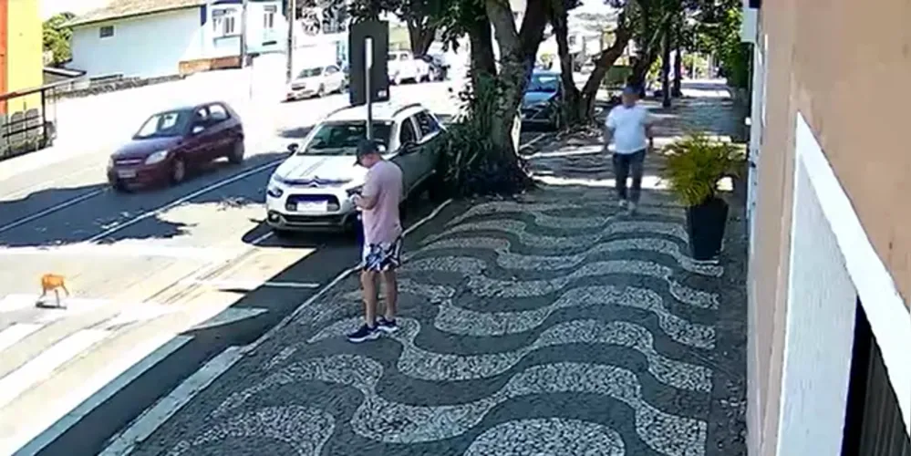 Câmera registrou a ação