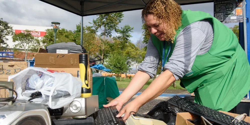 Durante os dois dias de ação, foram recebidos computadores, celulares, cabos, entre outros