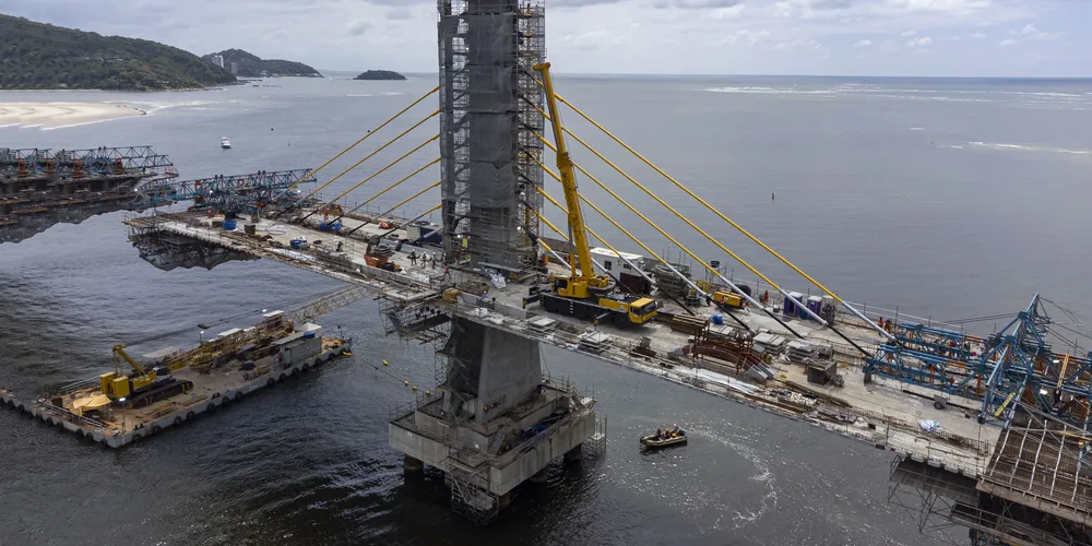Guaratuba, 04 de dezembro de 2025 - Ponte que liga as cidades de Guaratuba e Matinhos.