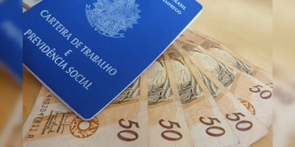 Têm direito ao 13º trabalhadores contratados pela CLT, sejam eles urbanos ou rurais