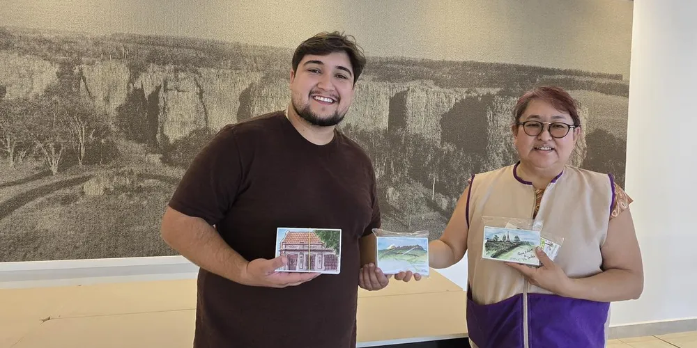 Os cartões-postais, que reúnem parte dos mais de 200 desenhos produzidos pelos 20 alunos-artistas