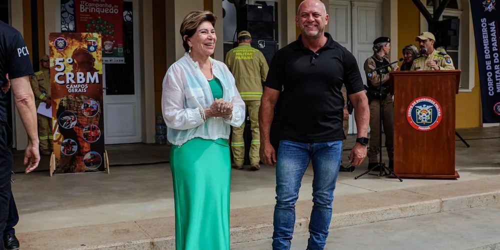 Prefeita Elizabeth Schmidt ao lado do secretário Estadual Hudson Teixeira