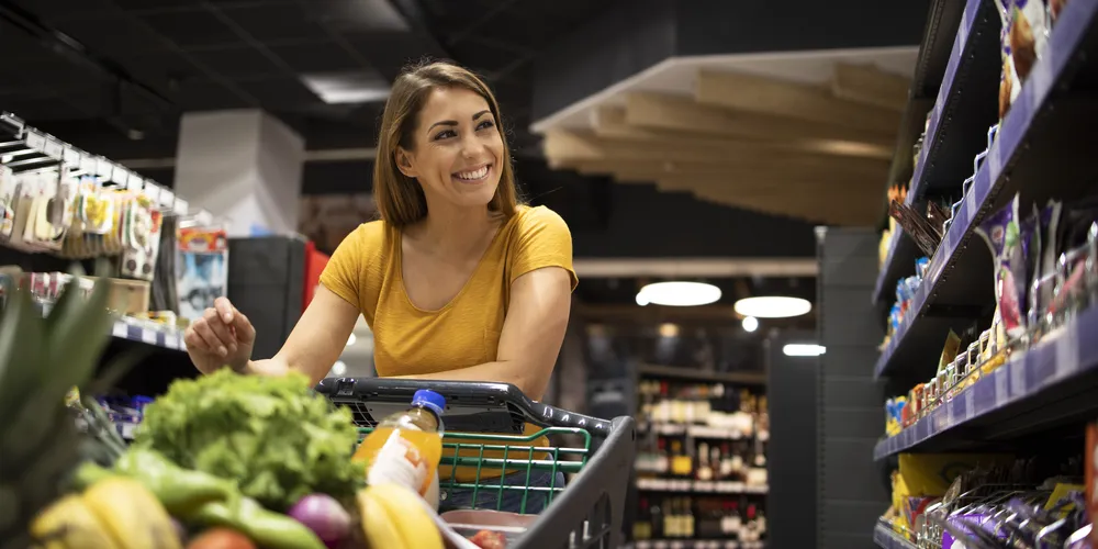 Supermercados devem abrir até às 22h15 no dia 23