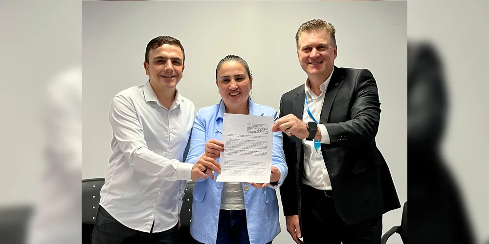 Aliel Machado, Fernanda Sardanha e Gilberto Onofre da Luz estiveram presentes na assinatura do contrato