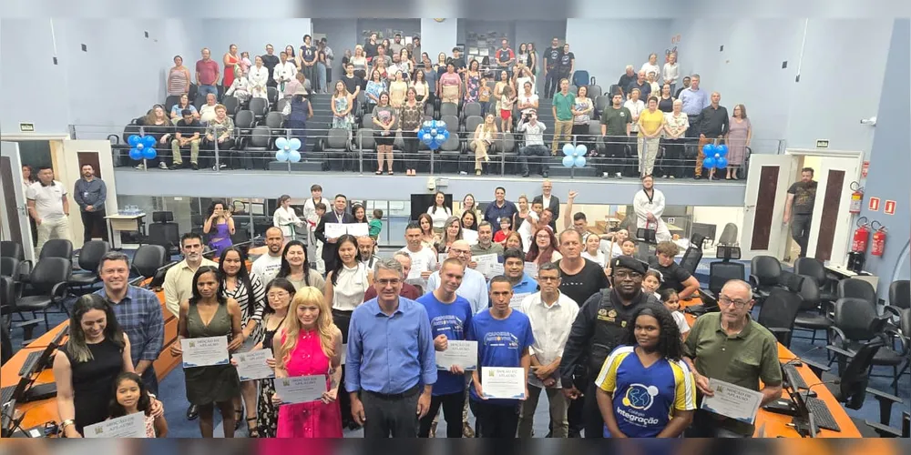 A sessão contou com a presença de vereadores, familiares, representantes de entidades e autoridades locais