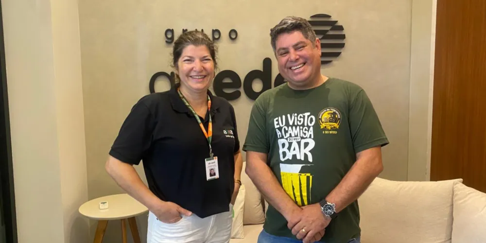 O presidente da Abrasel Regional Campos Gerais, Lucas Klas, e a executiva da Abrasel Regional Campos Gerais, Amanda Loureiro