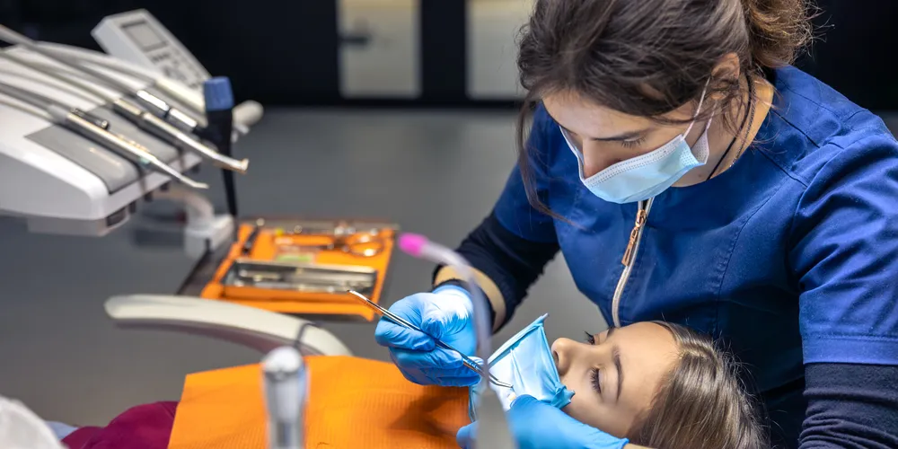 Entre as oportunidades está a de auxiliar em saúde bucal