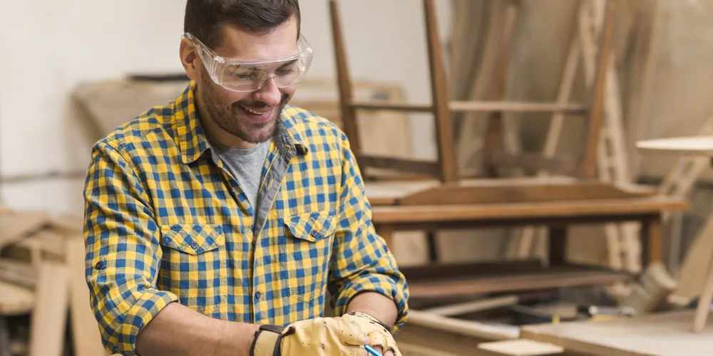 Entre as 381 oportunidades, está a de carpinteiro