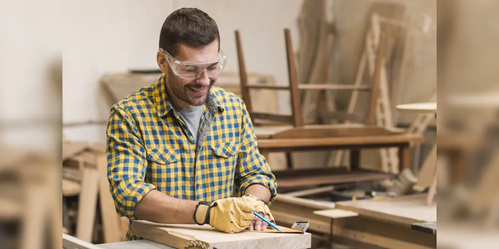 Entre as 381 oportunidades, está a de carpinteiro