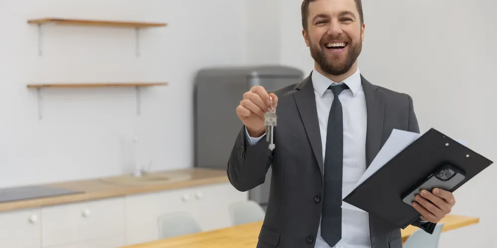 Entre as oportunidades de emprego, está a de corretor de imóveis