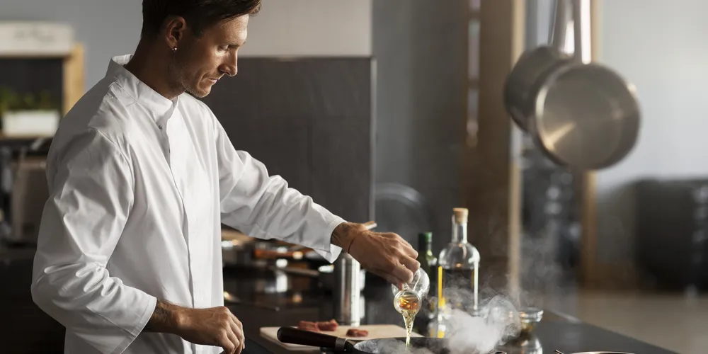 Entre as oportunidades está a de cozinheiro