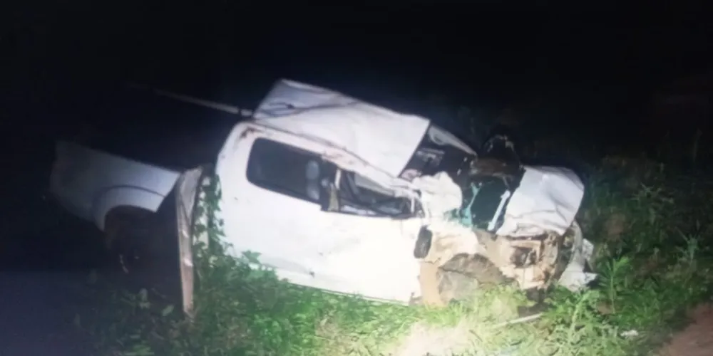 Veículos envolvidos na colisão ficaram danificados