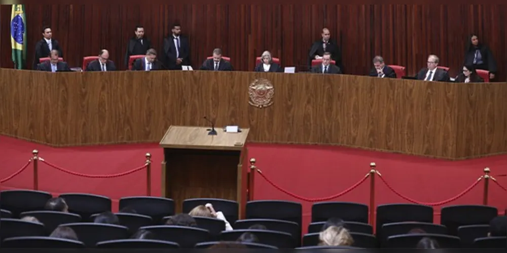 Sessão administrativa do TSE em 02.12.2025