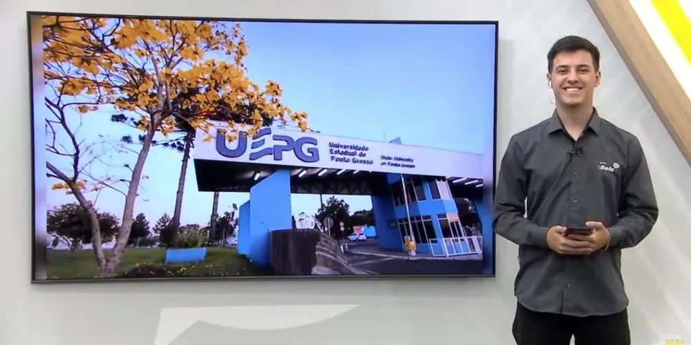 Repórter Lucas Veloso durante cobertura