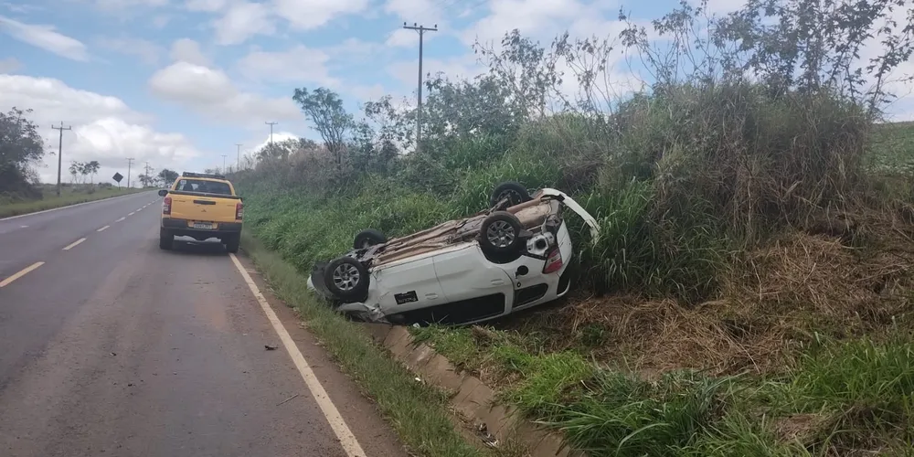 O veículo teve alguns danos, mas foi entregue ao condutor após o atendimento hospitalar