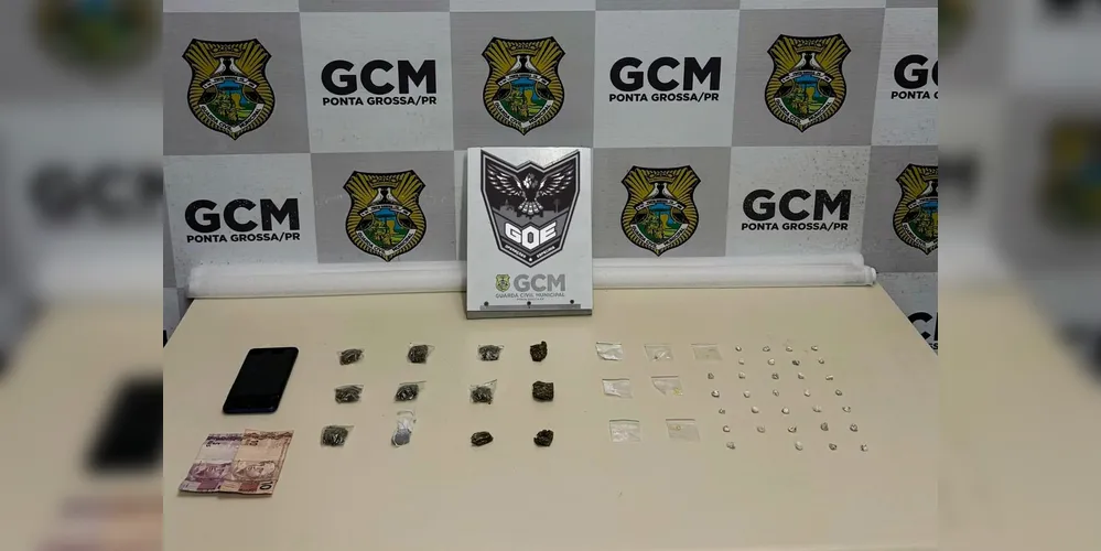 Com o homem foram encontradas drogas de diferentes tipos