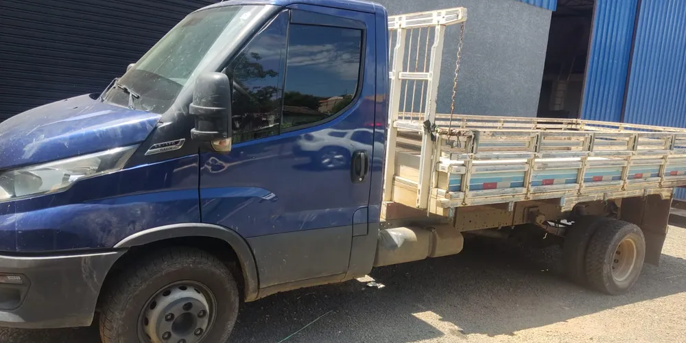 Homem que estava em posse do caminhão relatou ter adquirido o veículo de um terceiro