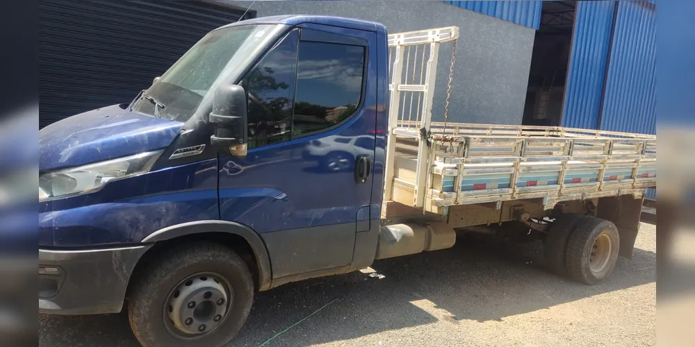 Homem que estava em posse do caminhão relatou ter adquirido o veículo de um terceiro