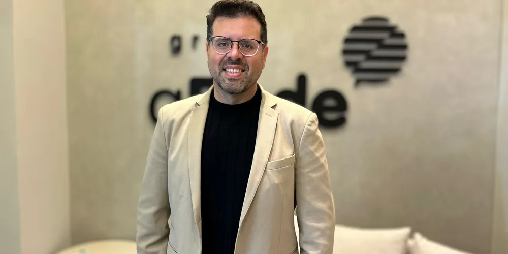 O CEO da Time Planning, Robson Ribeiro dos Santos, explica que a empresa tem capacidade de atender de grades a pequenas indústrias