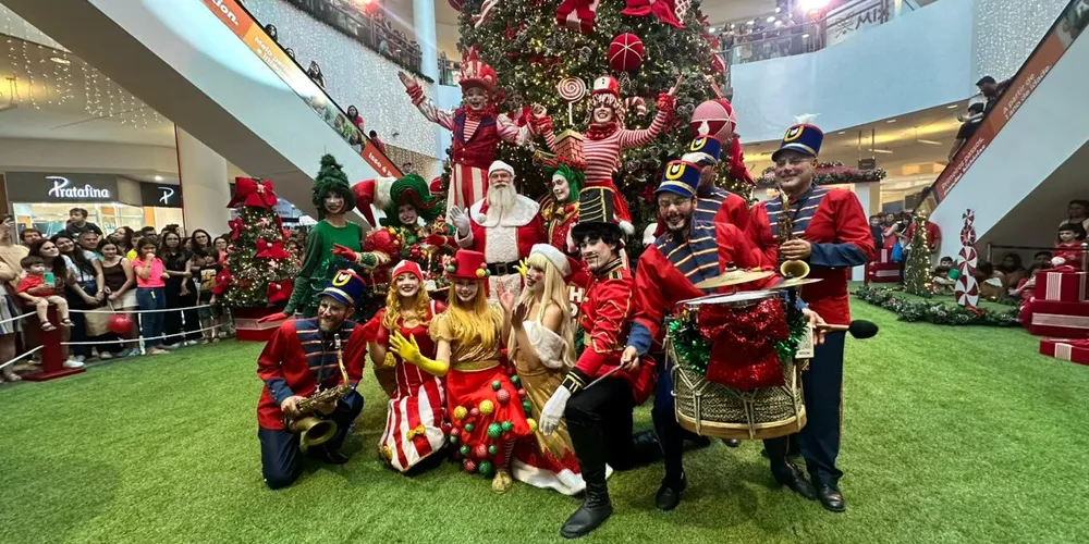 Um grande público esteve no shopping para acompanhar a tão esperado chegada do Noel.