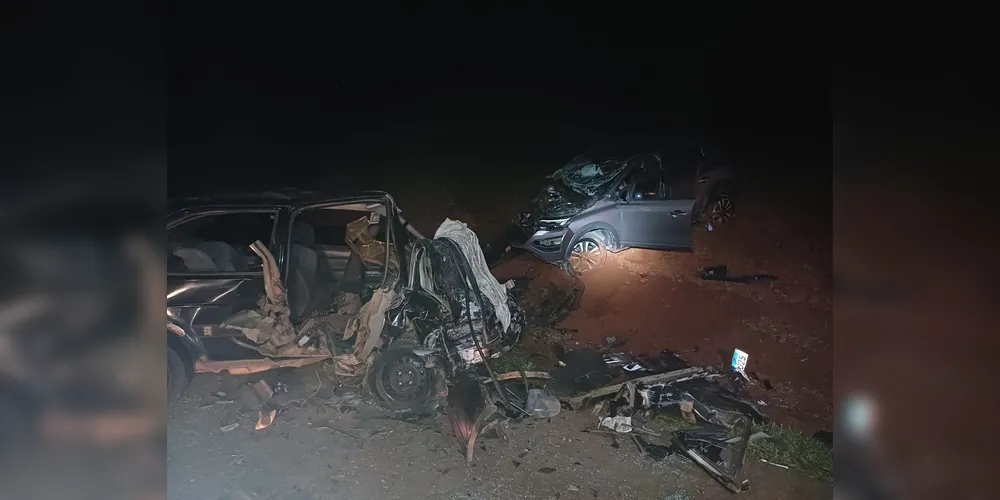 A passageira do veículo, uma mulher de 37 anos, não resistiu aos ferimentos e morreu no local