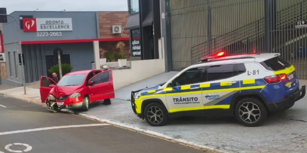 O veículo foi encaminhado ao Pátio do Detran e o motorista a 4° Central Regional de Flagrantes
