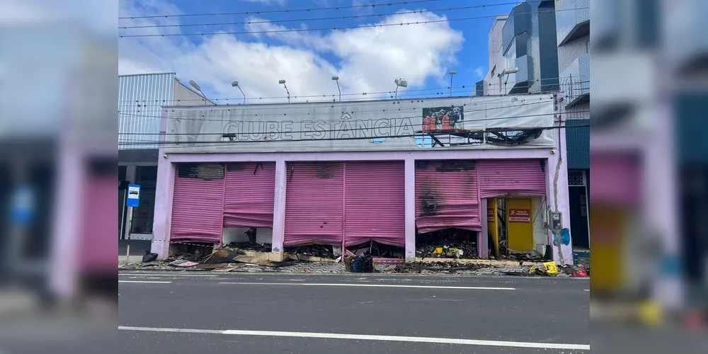Clube ficou totalmente danificado após o incêndio