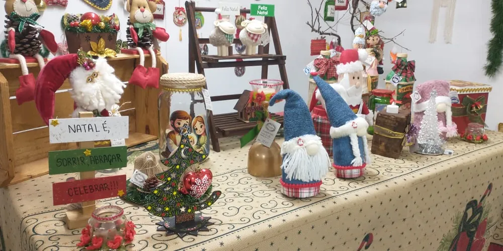 A Casa do Artesão está situada na Concha Acústica