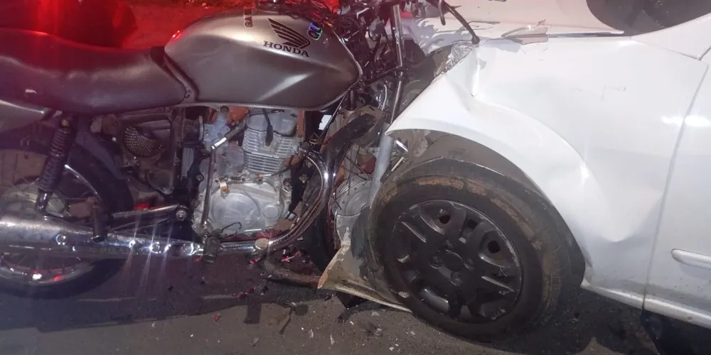 O motociclista sofreu ferimentos graves e foi encaminhado ao Hospital Regional