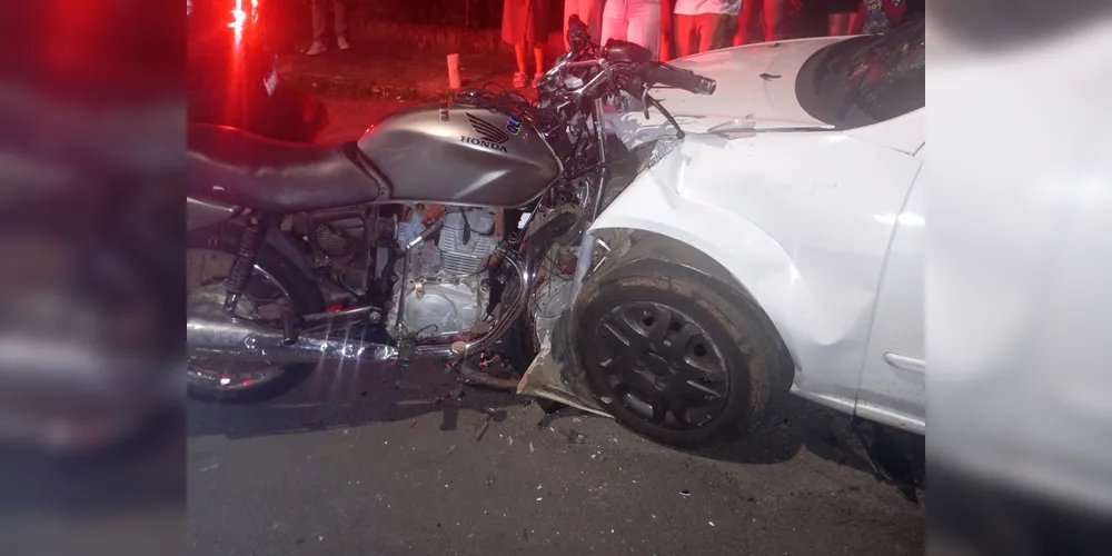 O motociclista sofreu ferimentos graves e foi encaminhado ao Hospital Regional