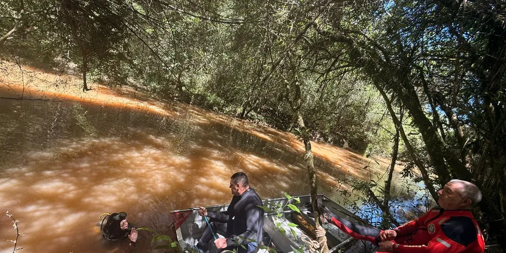 Corpo de Bombeiros de Irati deu apoio à Polícia Militar para realizar a busca pelo cadáver