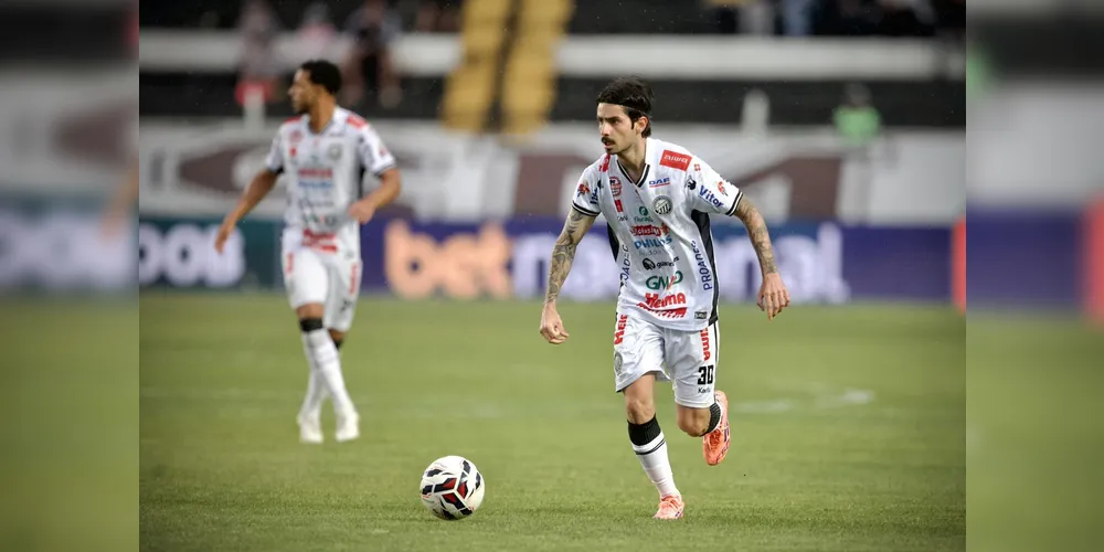 O jogo aconteceu na tarde deste domingo (23), no Estádio Germano Krüger