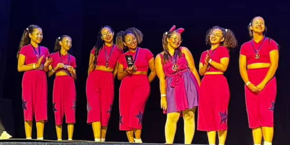 As alunas participaram com duas apresentações e conquistaram duas premiações