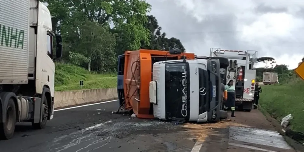 A Polícia Rodoviária prestou atendimento no local e orientou o tráfego até a remoção do veículo
