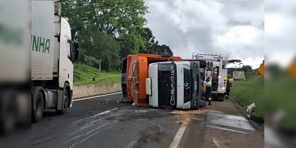 A Polícia Rodoviária prestou atendimento no local e orientou o tráfego até a remoção do veículo