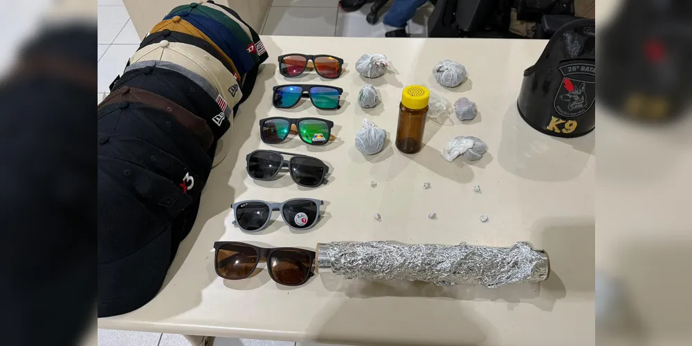 Foram localizadas porções de crack, maconha já fracionada, além de materiais comumente utilizados no preparo de entorpecentes
