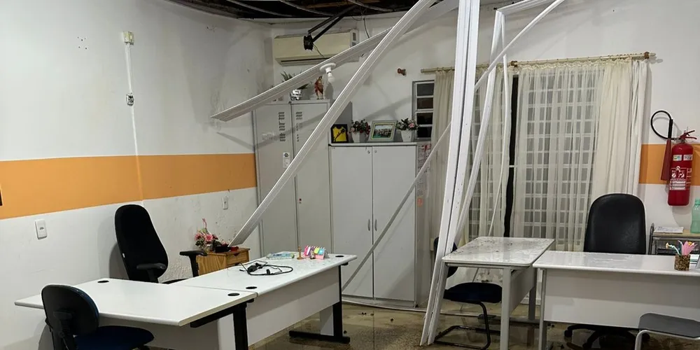 Prédios públicos foram danificados pela forte chuva