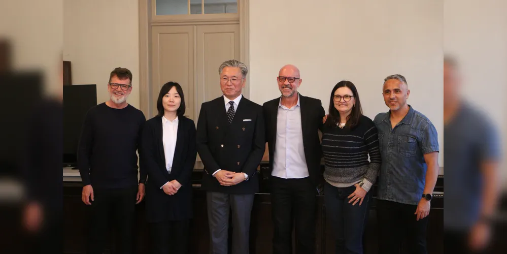 Yasuhiro Mitsui esteve presente na abertura da exposição junto da cônsul responsável pelo setor cultural