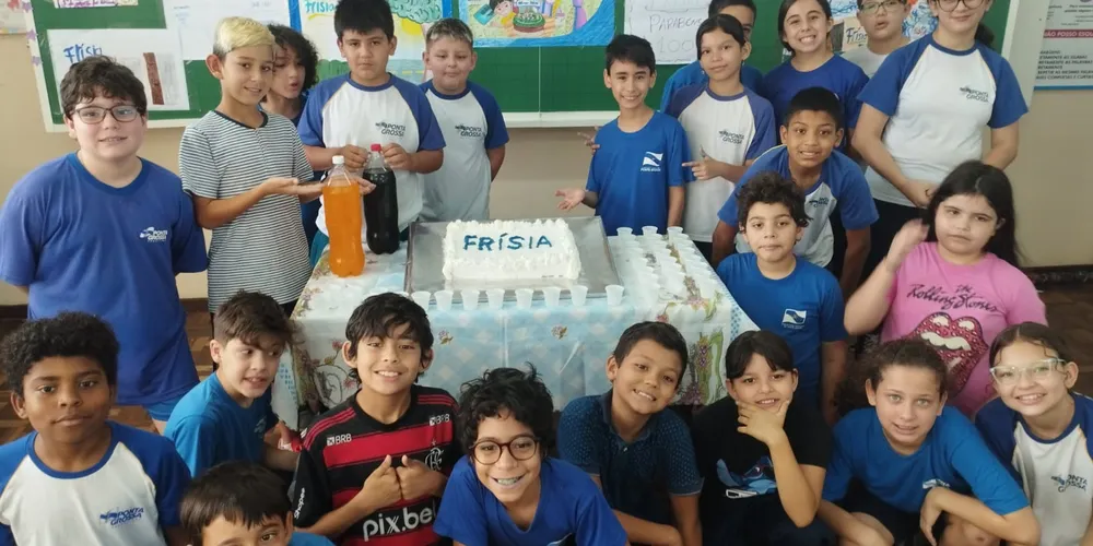 A turma realizou diversos estudos com os materiais do Vamos Ler e fizeram um bolo como encerramento das ações