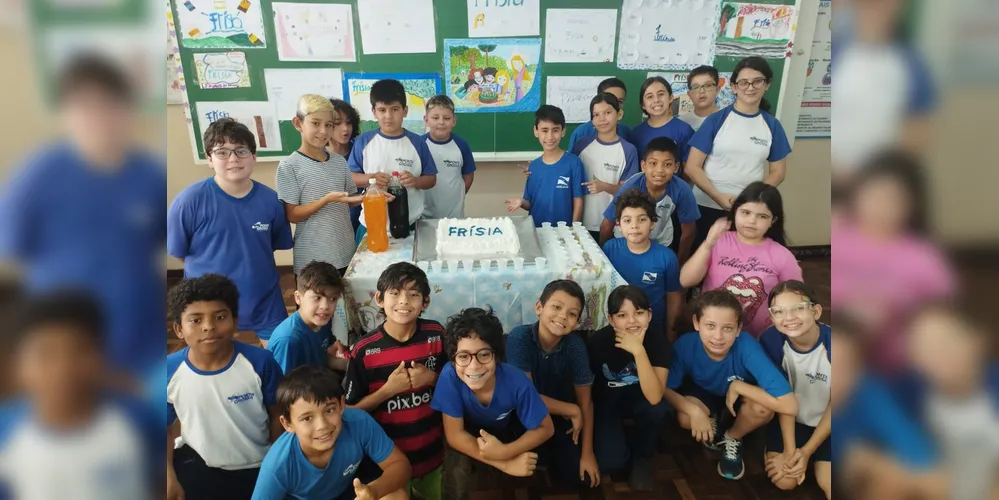 A turma realizou diversos estudos com os materiais do Vamos Ler e fizeram um bolo como encerramento das ações