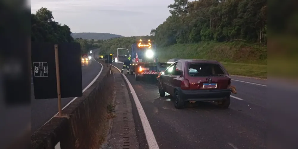 O veículo, um Chevrolet Corsa, foi recolhido ao pátio da PRE por possuir pendências administrativas
