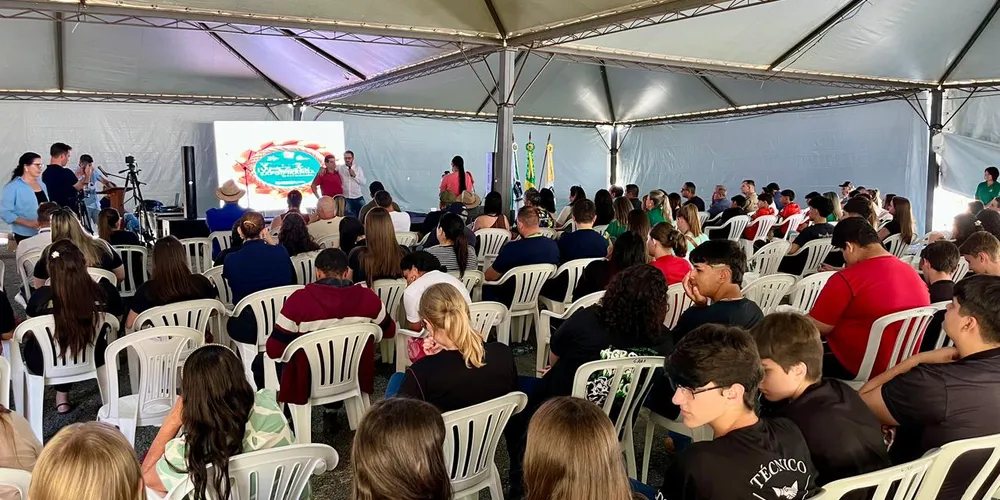 O lançamento contou com a presença da equipe técnica da AMCG, de representantes do Sebrae e de lideranças municipais e estaduais