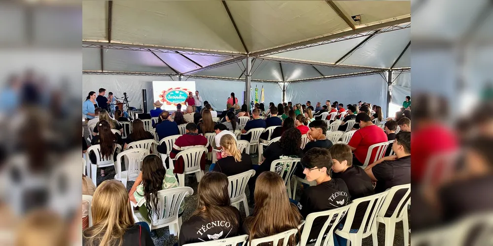 O lançamento contou com a presença da equipe técnica da AMCG, de representantes do Sebrae e de lideranças municipais e estaduais