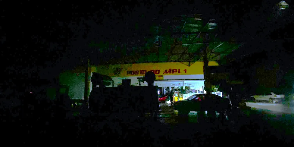 A força da precipitação teria causado um curto-circuito em um transformador e deixado os imóveis da região sem energia elétrica