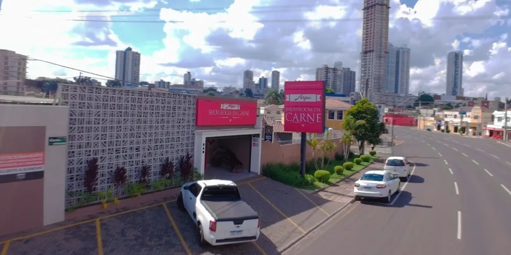 Novo estacionamento está sendo construído ao lado do açougue, localizado na avenida Visconde de Mauá, no bairro de Oficinas
