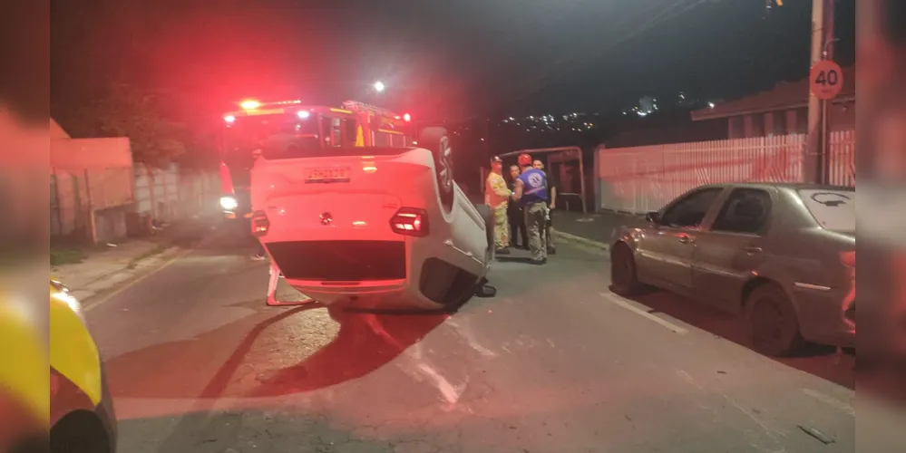 Capotamento foi registrado na Rua Londrina