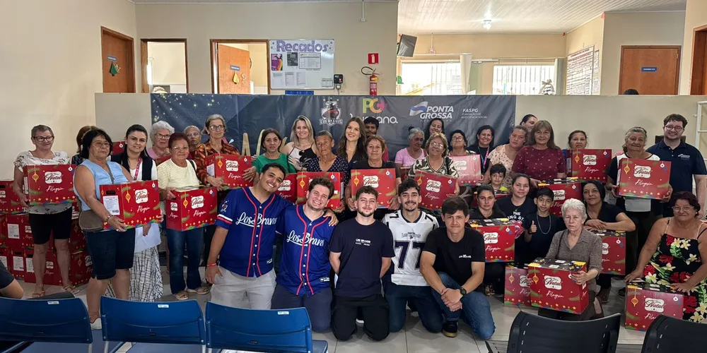 350 pessoas foram beneficiadas, entre crianças, adolescentes e idosos que participaram do espetáculo