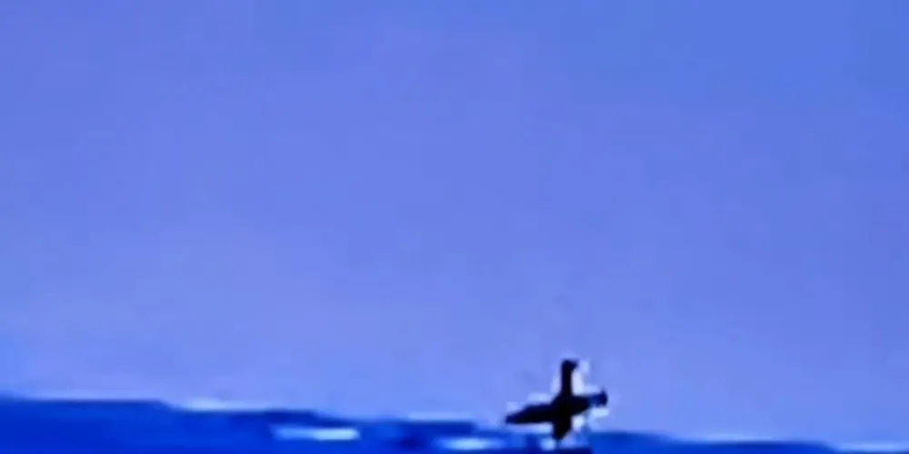 Avião caiu no mar por volta de 12h30