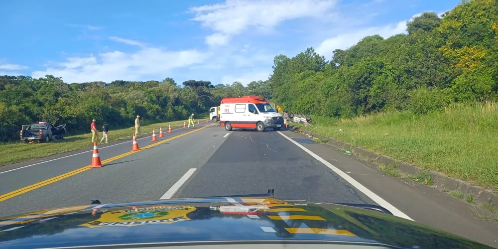 O acidente ocorreu por volta das 6h e envolveu dois veículos
